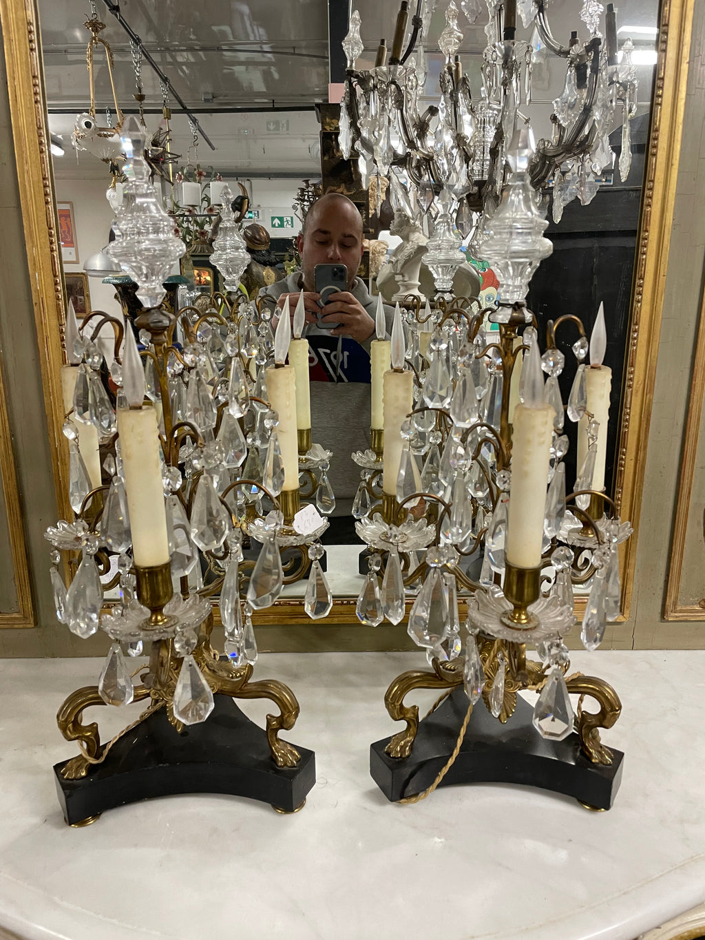 Paire de girandoles en bronze doré et cristal