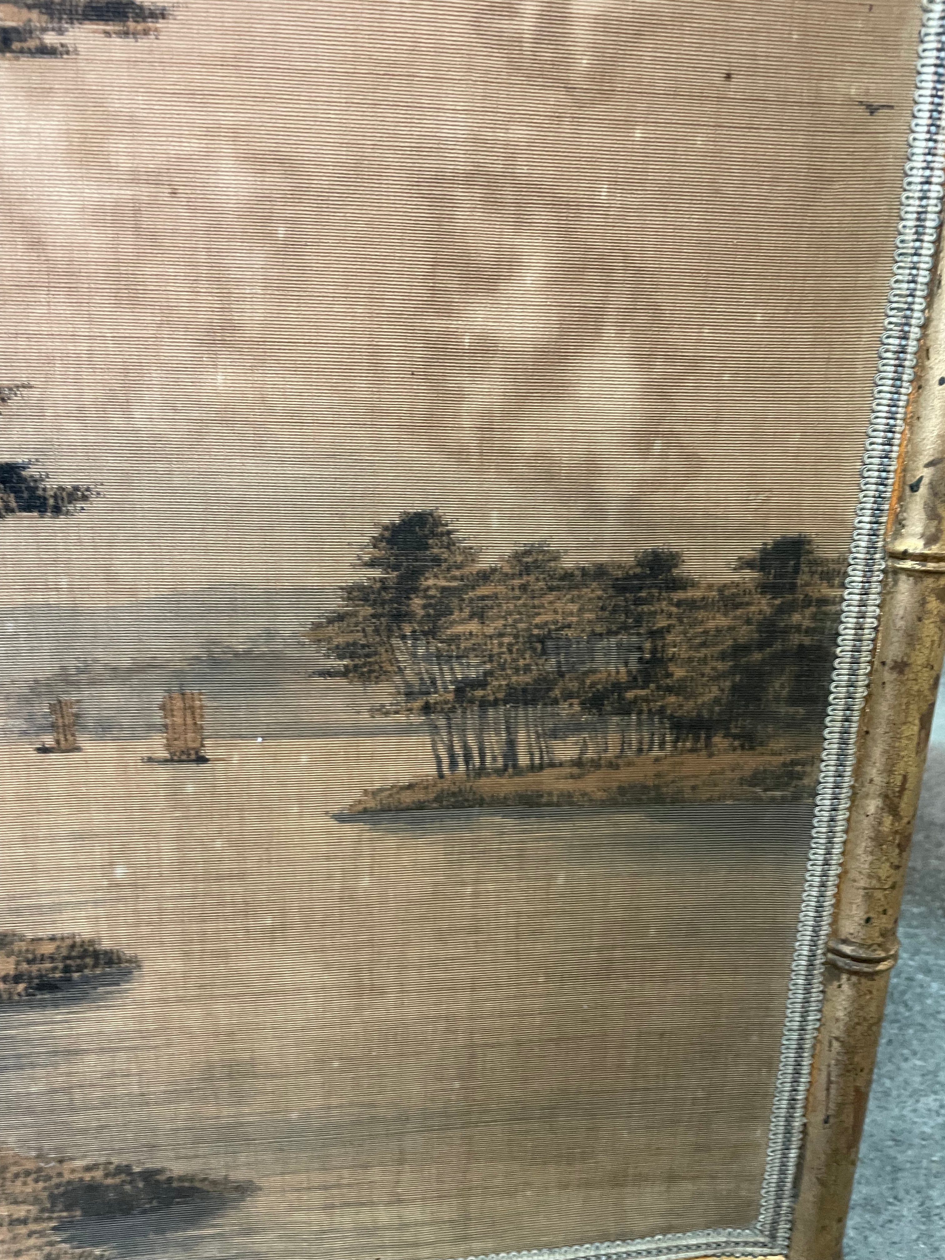 Écran de cheminée / Pare feu en bois doré et soierie fin 19ème