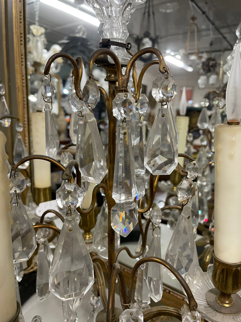 Paire de girandoles en bronze doré et cristal