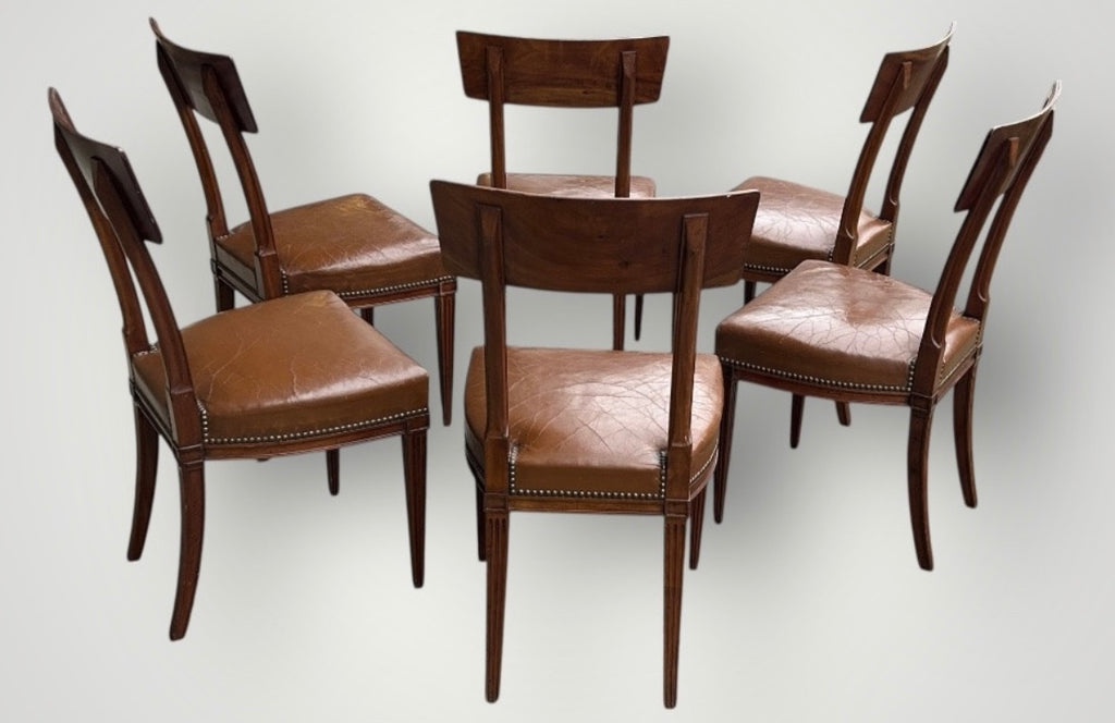 Suite de six chaises à bandeau en acajou de style Directoire