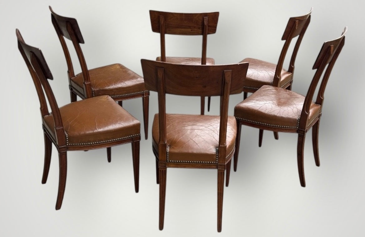 Suite de six chaises à bandeau en acajou de style Directoire