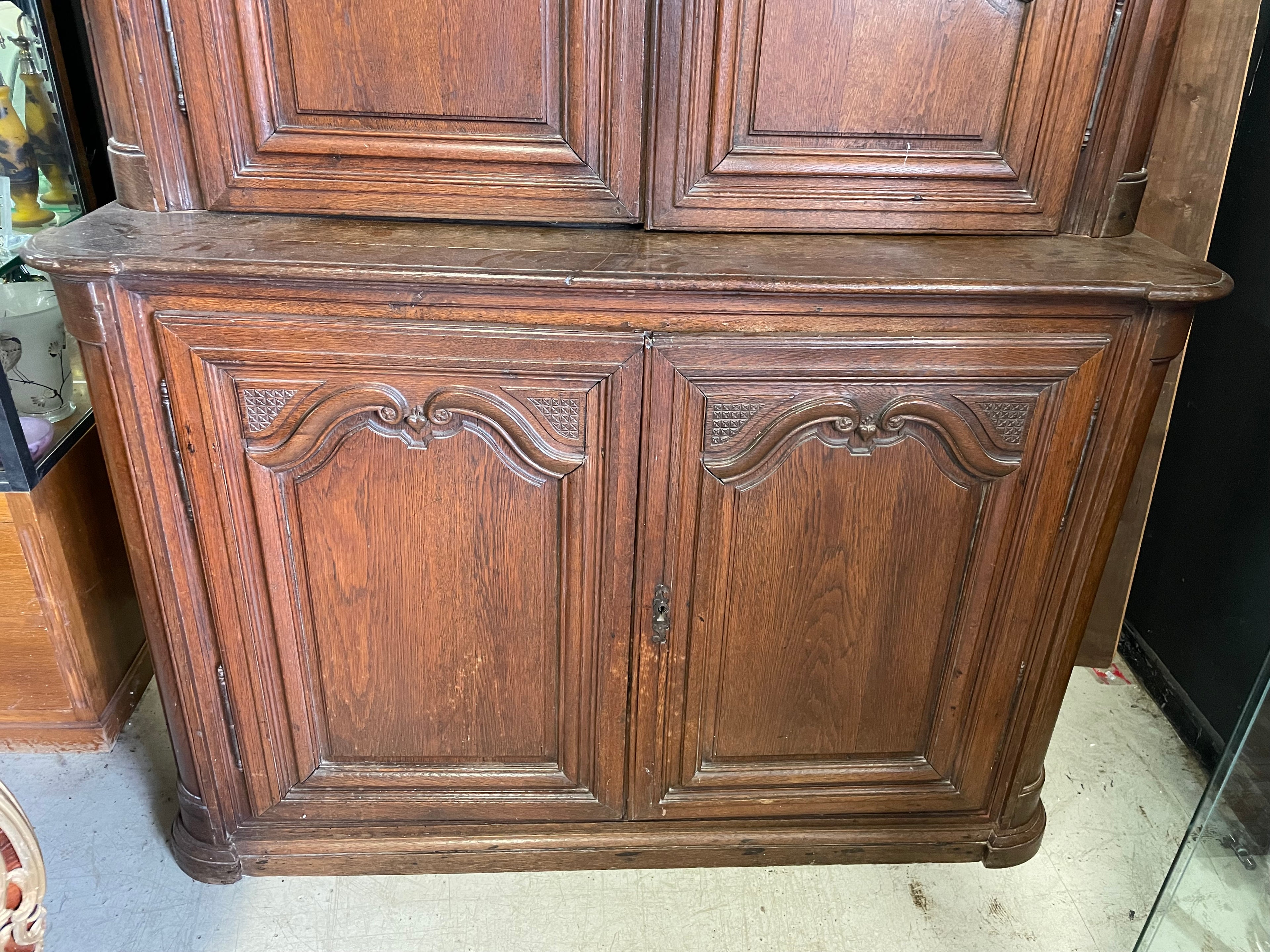 Buffet deux corps de présentation époque régence en chêne