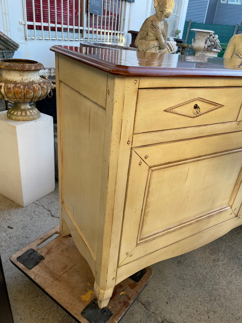 Buffet Tiffany en merisier style louis xv louis xvi bois patiné