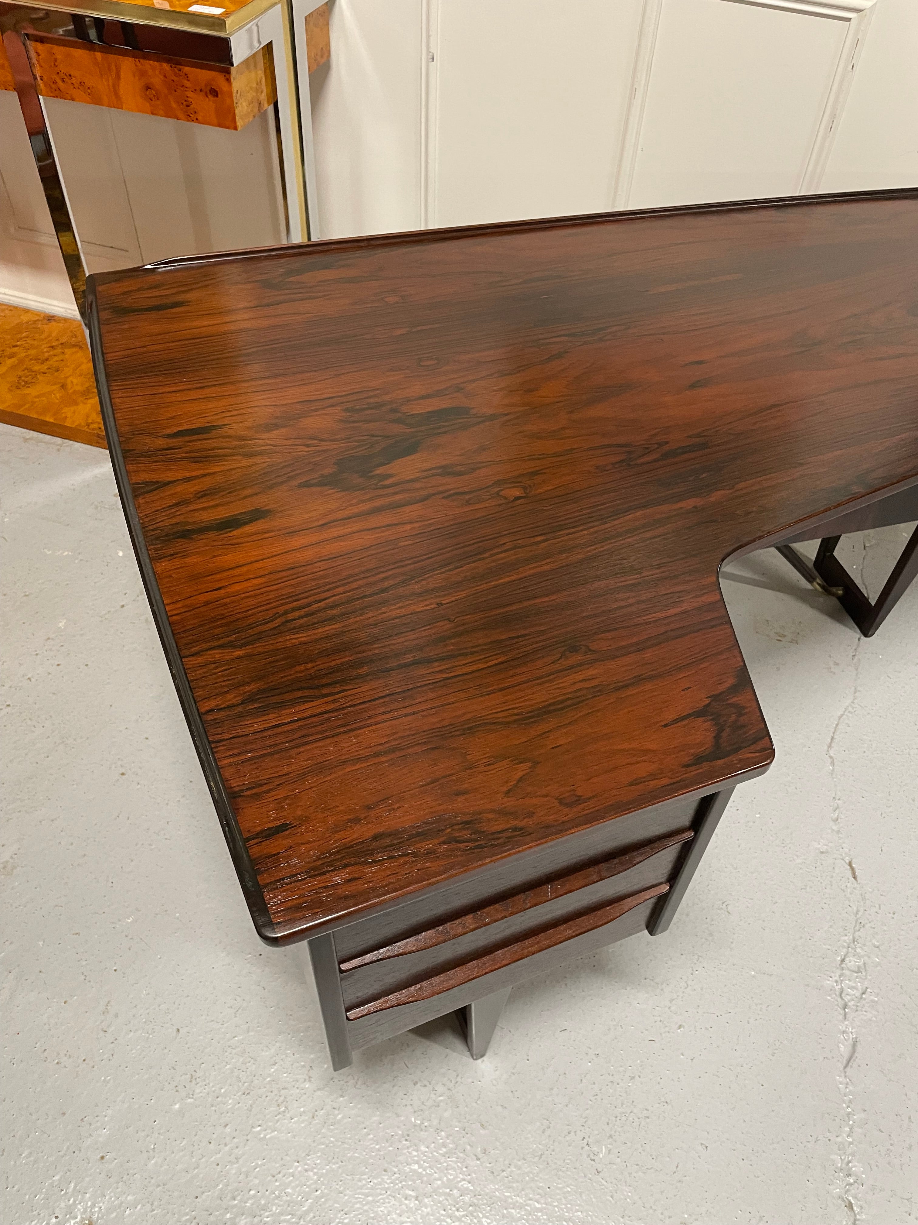 Bureau Boomerang par Peter Lovig Nielsen en Palissandre Danemark circa 1971