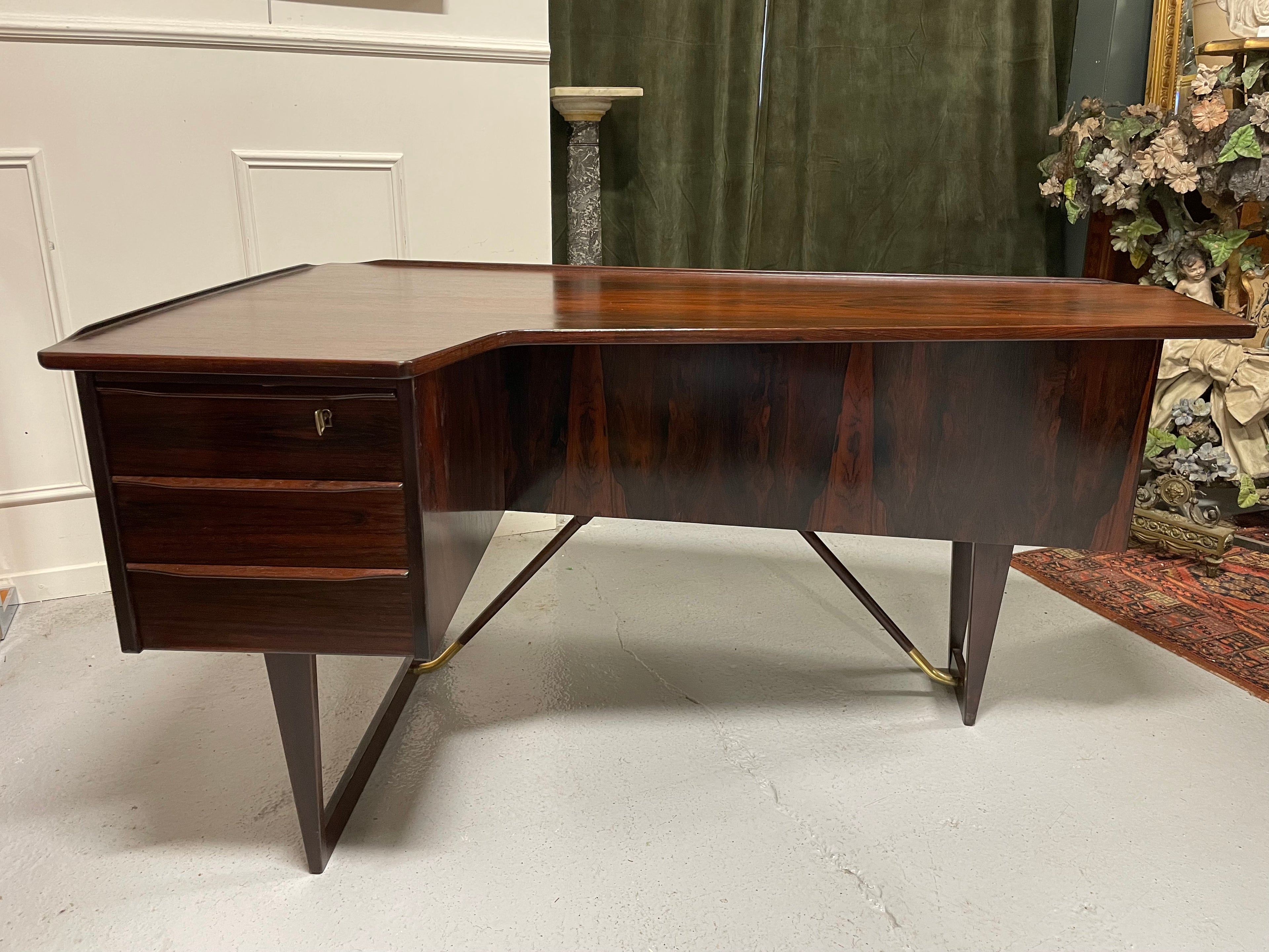 Bureau Boomerang par Peter Lovig Nielsen en Palissandre Danemark circa 1971