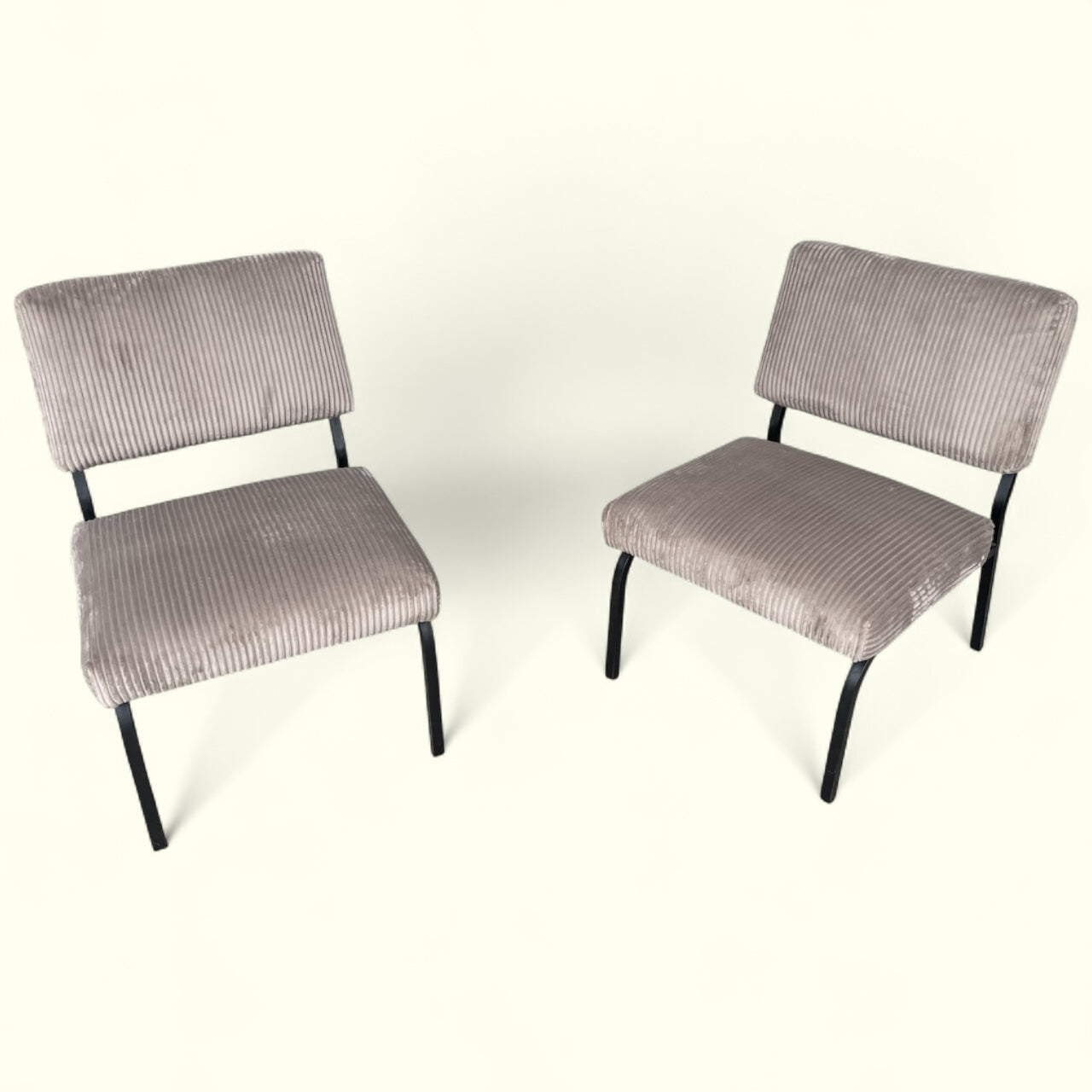 Paire de fauteuils / chauffeuses dans le goût de Pierre Guariche
