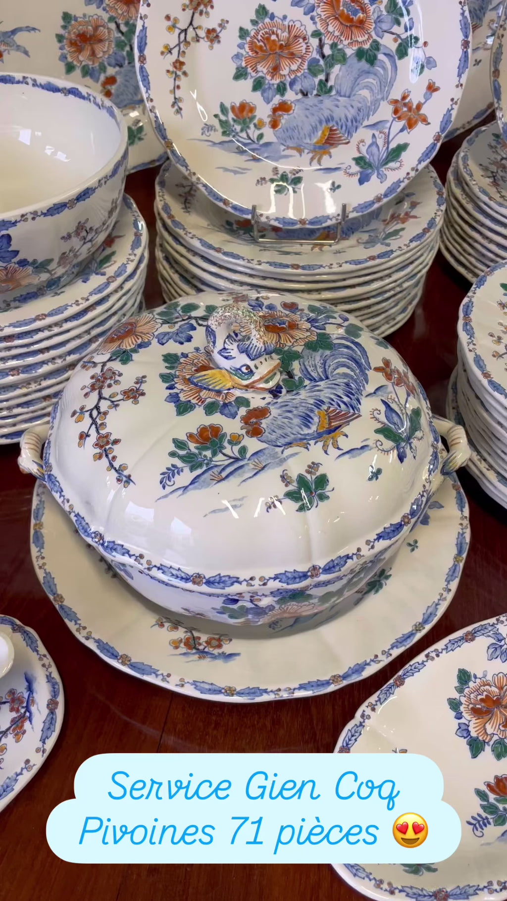 GIEN - SERVICE DE TABLE EN FAÏENCE DE GIEN MODÈLE COQS PIVOINE 71 PIÈCES